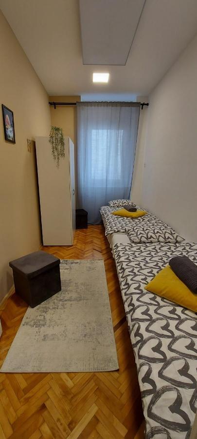 K21 Party Apartment Hotel With Inhouse Ruin Pub Budapest Exterior foto